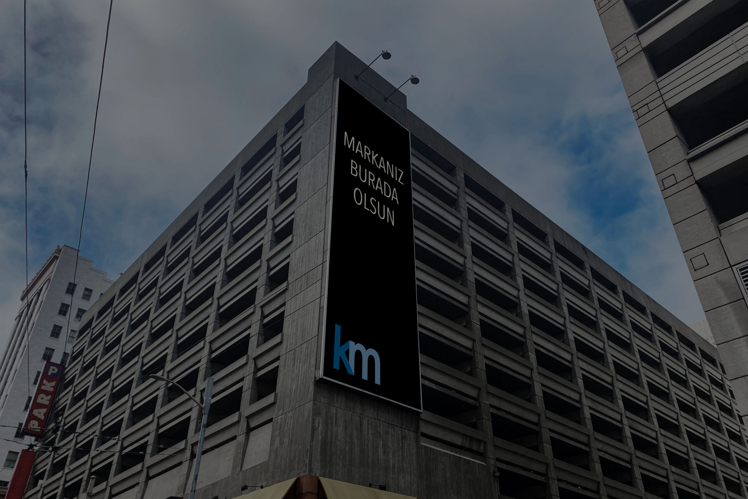 Huge-Vertical-Billboard-Mockup